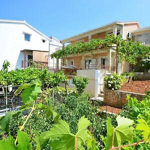 https://apartment-cesta-domovinske-zahvalnosti-15.hotels-in-trogir.com