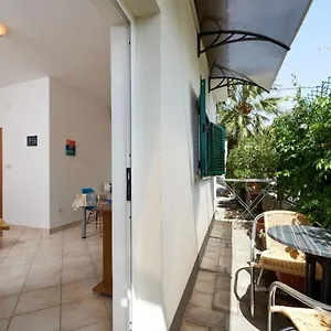 https://apartments-mare-30m-from-beach.hotels-in-trogir.com