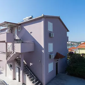 https://apartments-jaman.hotels-in-trogir.com